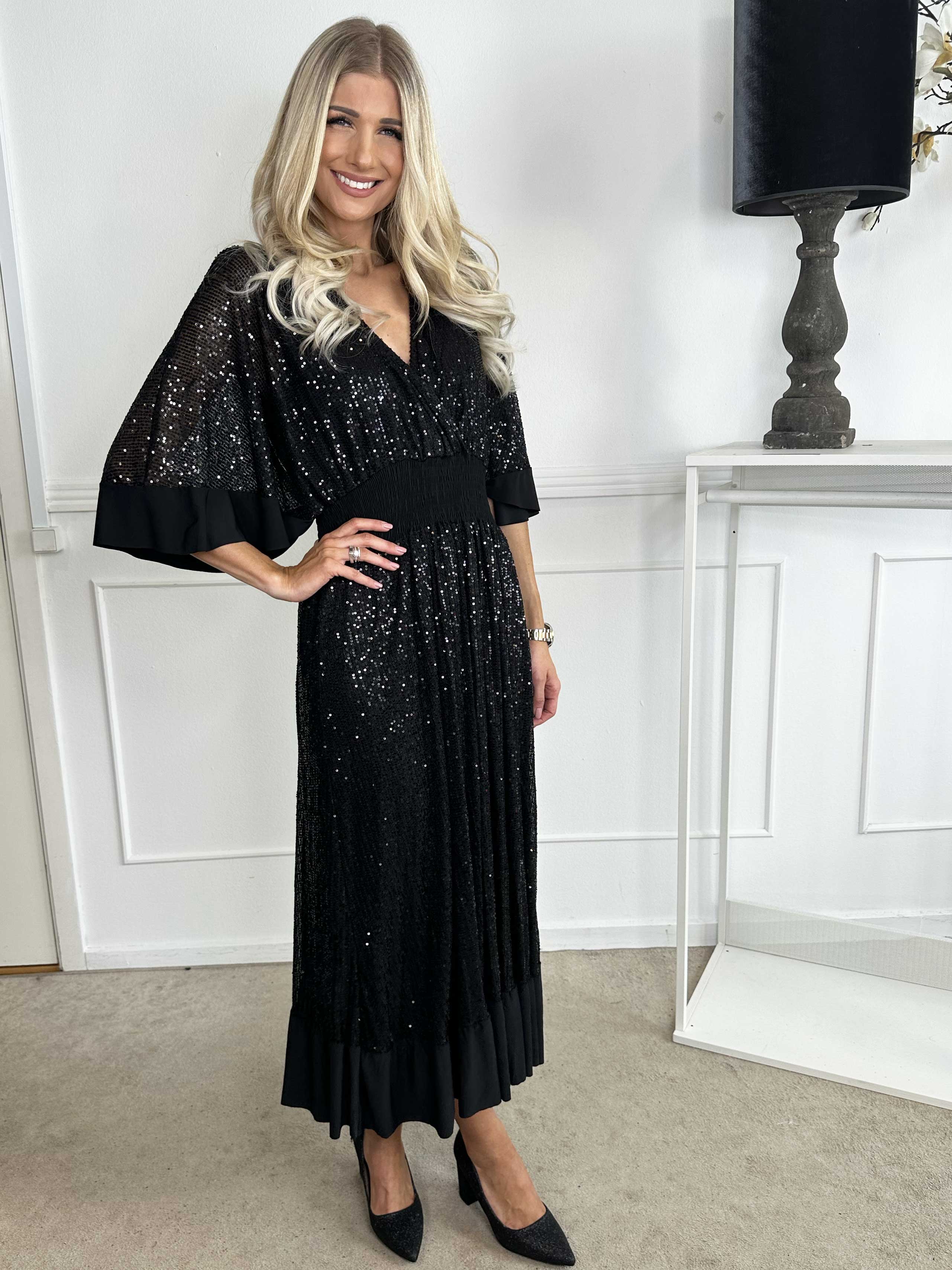 Pamela Glitter - Lang pailletkjole med flæser og smock